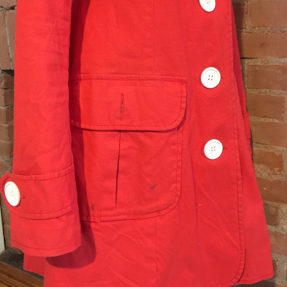 🎯HP!🎯 BB Dakota | Red Trench w/ White Buttons - Picture 4 of 4