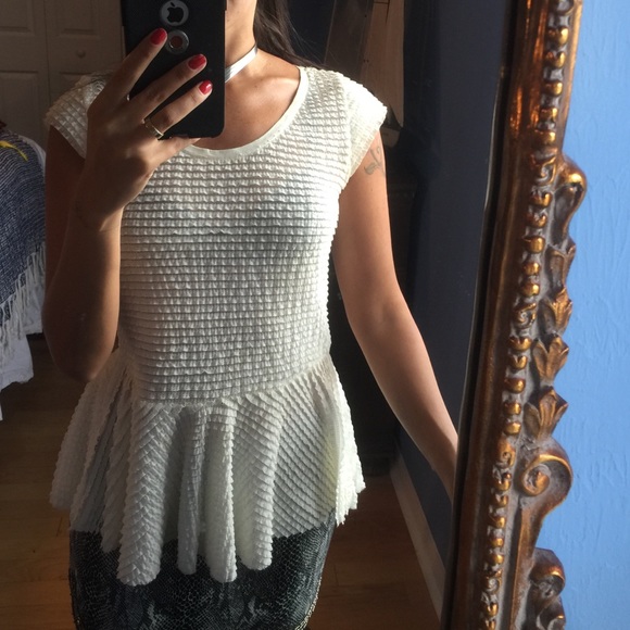 Like a new Zara don't fit me is big for me