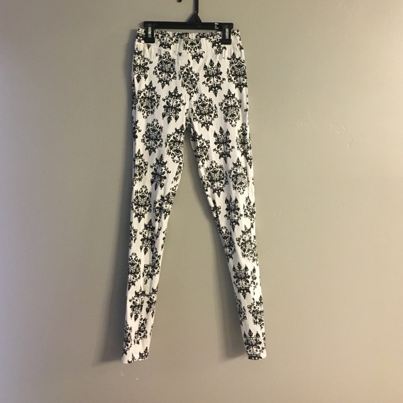 Jade black & white stretchy leggings