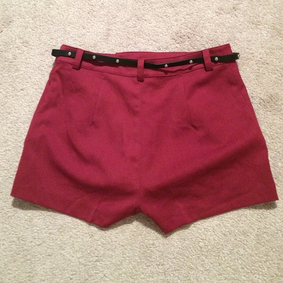 NWT H&M Divided deep red shorts with stud belt - Picture 2 of 4