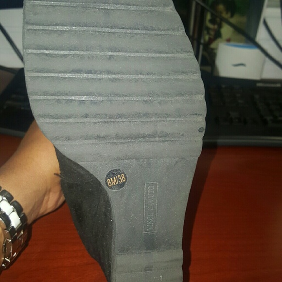 Vince Camuto - Picture 3 of 4