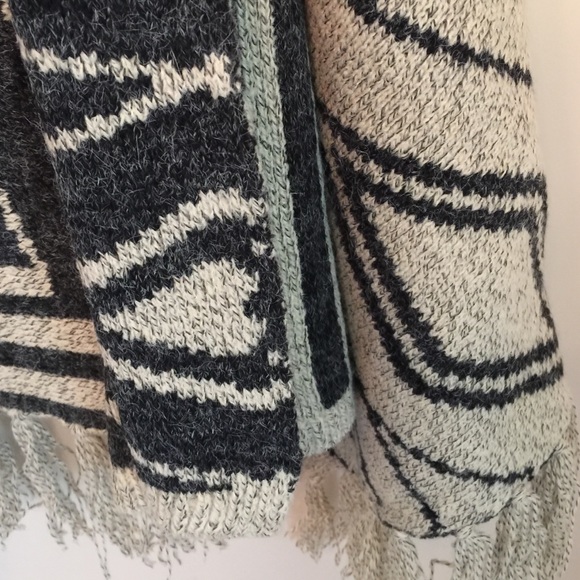 Chic Geo- Pattern  Cardigan with fringe - Picture 4 of 4