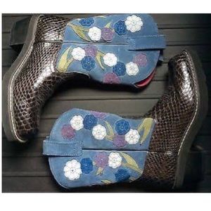 Ariat Floral cowgirl boot 🐮 NWOT