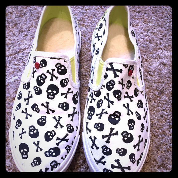 Skull flats!😍☠️