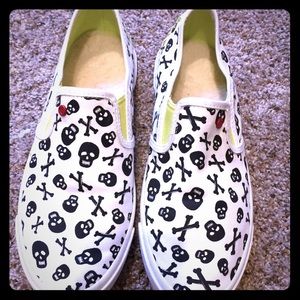 Skull flats!😍☠️