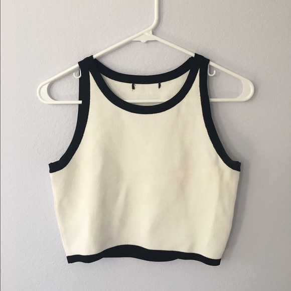 Black and white crop top🌸