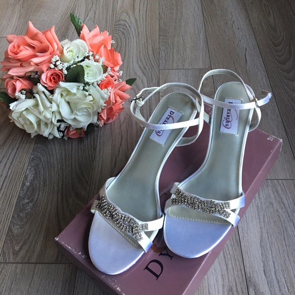 Chic Satin White Strap Sandals