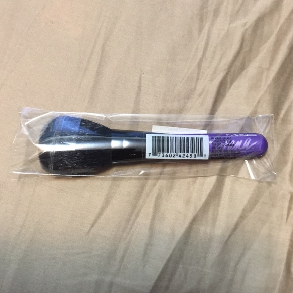 NEW MAC Selena 129 SH Brush