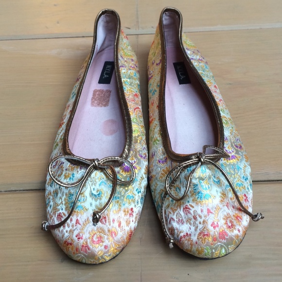 Embroidered satin slippers - Picture 2 of 3