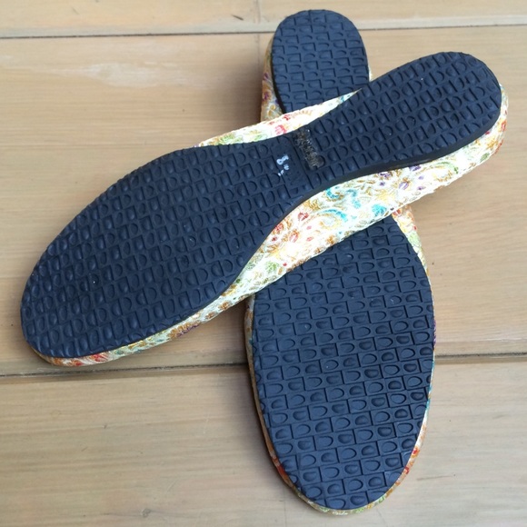 Embroidered satin slippers - Picture 3 of 3