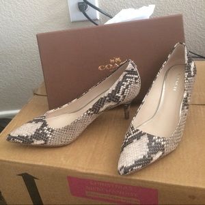Coach zeal beige animal print pumps size 5 b