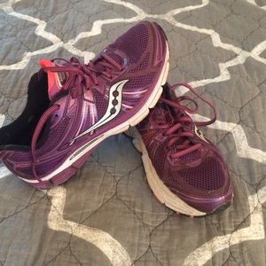 Saucing Omni 3 running sneakers