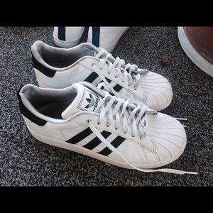 Adidas shoes/MAKE OFFERS