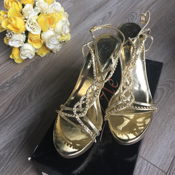 Sizzle by Colorifics Gold Sandals