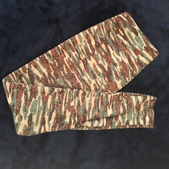 Lularoe T/C *unicorn* Camo Leggings