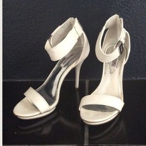 !BOGO! Jennifer Lopez Cindy white heels