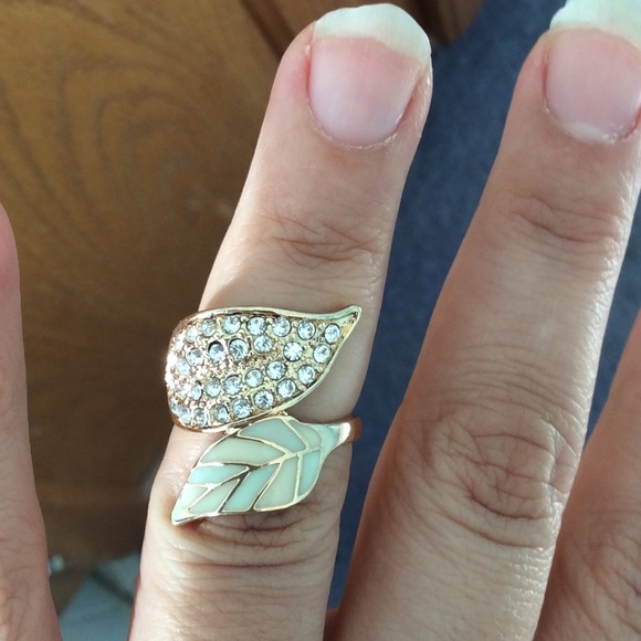 New golden leaves ring size 7-8 - Picture 2 of 2