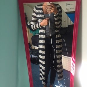 BLACK & WHITE LONG CARDIGAN