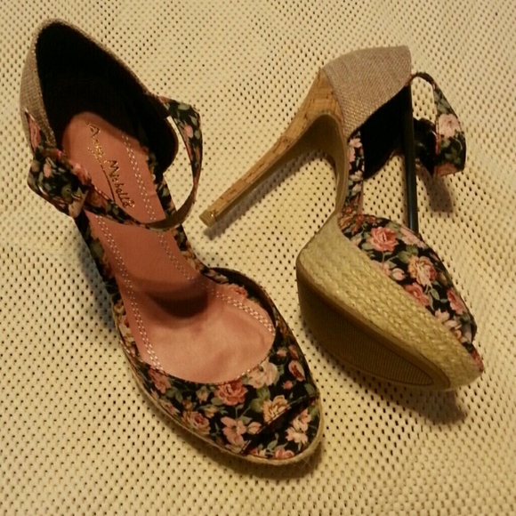 Anne Michelle Shoes - Black & Pink Floral Platform Pumps 7