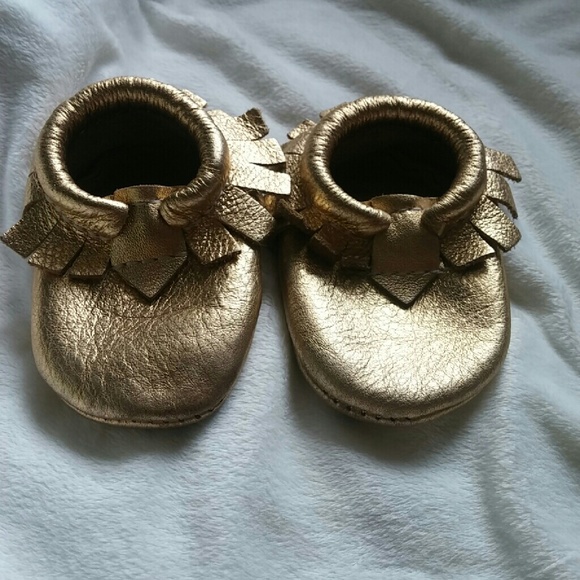 Gold moccs size3