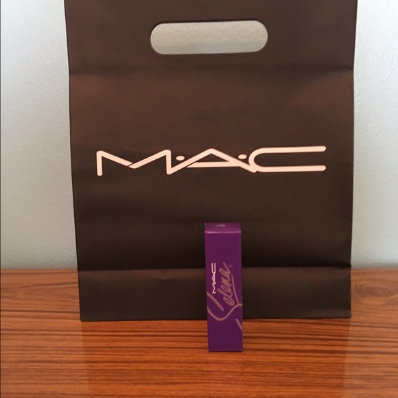 Limited edition "Selena" MAC lipstick