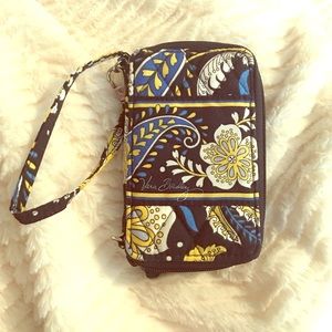 ❌SOLD ❌Vera Bradley zip wallet phone compartment