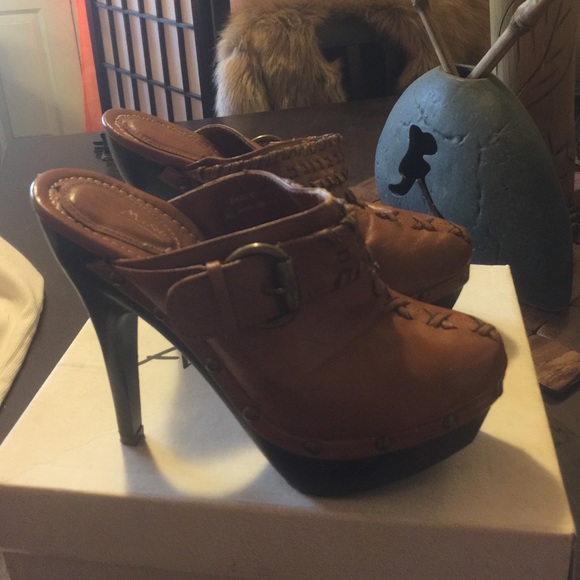 Clogs style chestnut slip ons - Picture 1 of 4