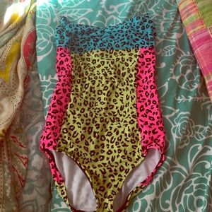 SALE! New billabong 1 pic. swimsuit cheetah print