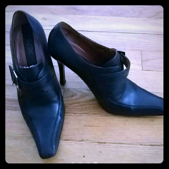 BCBG Shoes - ☆sale☆Bcbg pointy toe heels