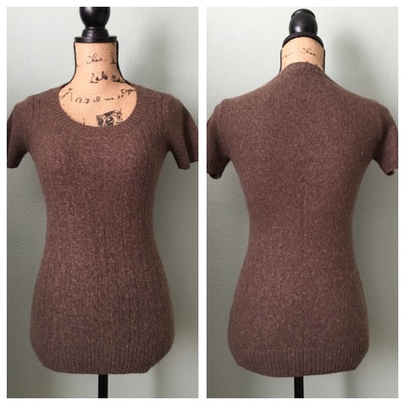 Banana Republic Sweaters - Banana Republic size XS ribbed fuzzy sweater!