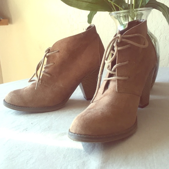Taupe lace up bootie