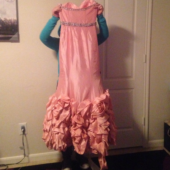 Pink ballgown dress slightly damaged - Picture 2 of 4