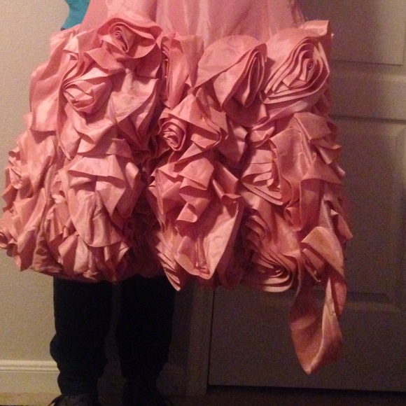 Pink ballgown dress slightly damaged - Picture 3 of 4