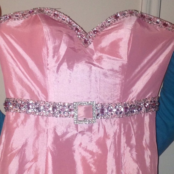 Pink ballgown dress slightly damaged - Picture 4 of 4