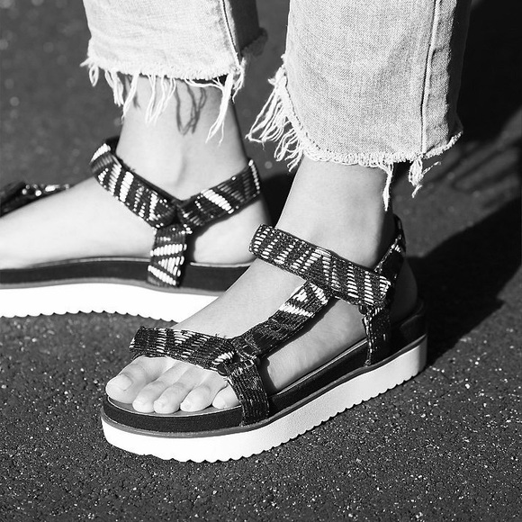 Free People Shoes - Free People / Black Sienna Sandal