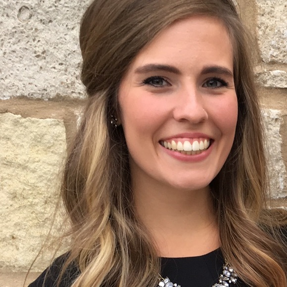 Meet your Posher, Alyssa