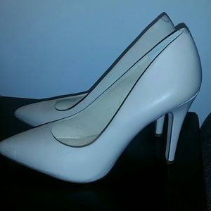 NEW Gianni Bini Robyn Pointed-Toe Pump