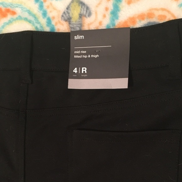 All black skinny slacks! 😍