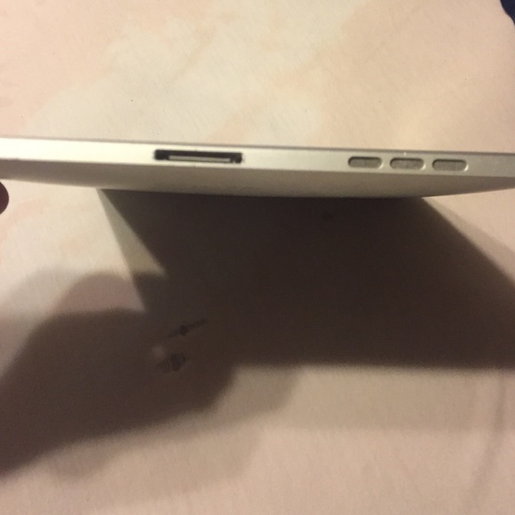 First gen IPad - Picture 3 of 4