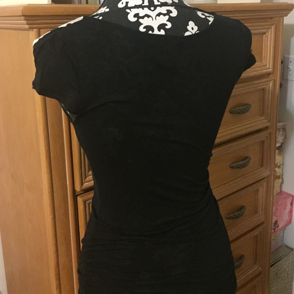 Beautiful top - Picture 2 of 3