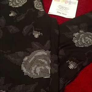 BNIB Digital Black Roses 🦄🦄🦄 LuLaRoe OS