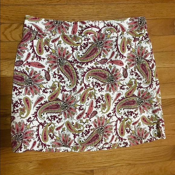 Lined paisley print skort with front pockets!