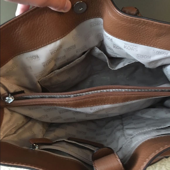 Michael Kors purse - Picture 4 of 4