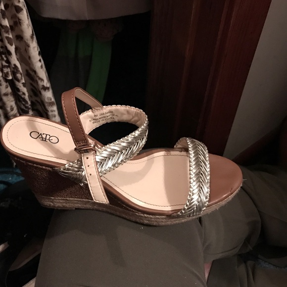 Gold wedges sold at Cato.