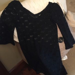 B neck black shirt
