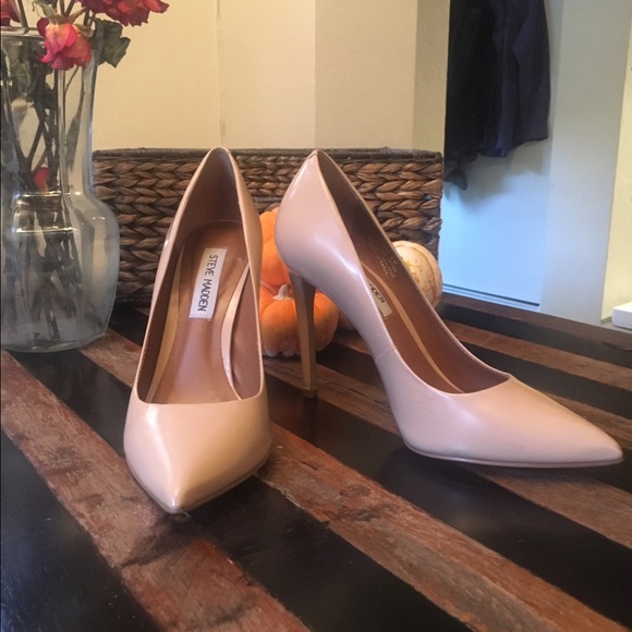 Steve Madden Pardee nude pointed toe pumps size 6