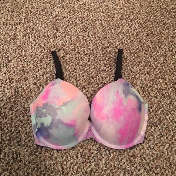Brand new never worn PINK push up bra, size 32DD