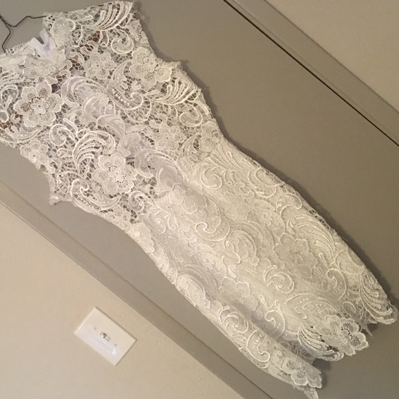 White lace dress - Picture 2 of 3