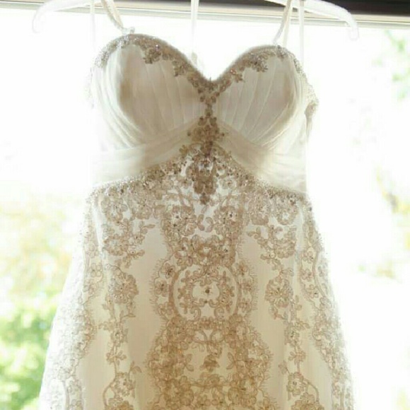 Gorgeous wedding dress!