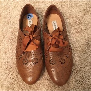 Steve Madden Brown Cutout Oxfords